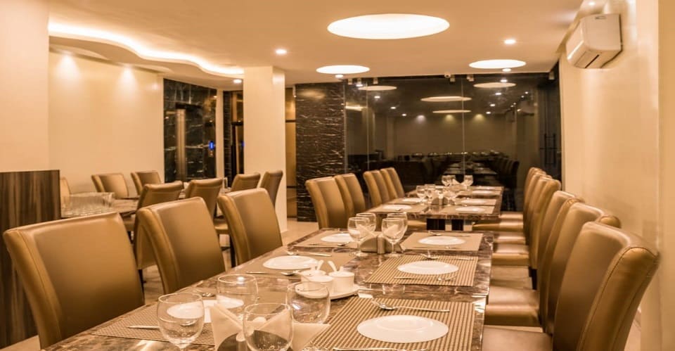 Hotel Grand Paradise - Dining area.jpeg